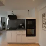 Schoene 54 M², Zentrumsnah, Kingbett דירה ארפורט