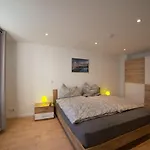 Schoene 54 M², Zentrumsnah, Kingbett דירה ארפורט