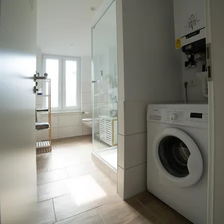 Schoene 54 M², Zentrumsnah, Kingbett Appartement