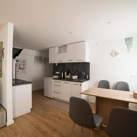 Schoene 54 M², Zentrumsnah, Kingbett Appartement