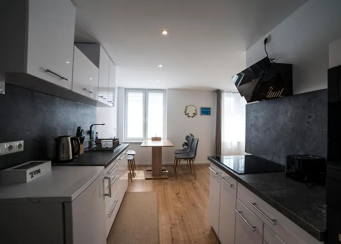 Schoene 54 M², Zentrumsnah, Kingbett Appartement *